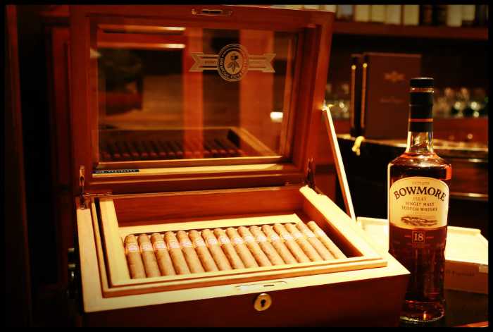 cigar humidor gift set