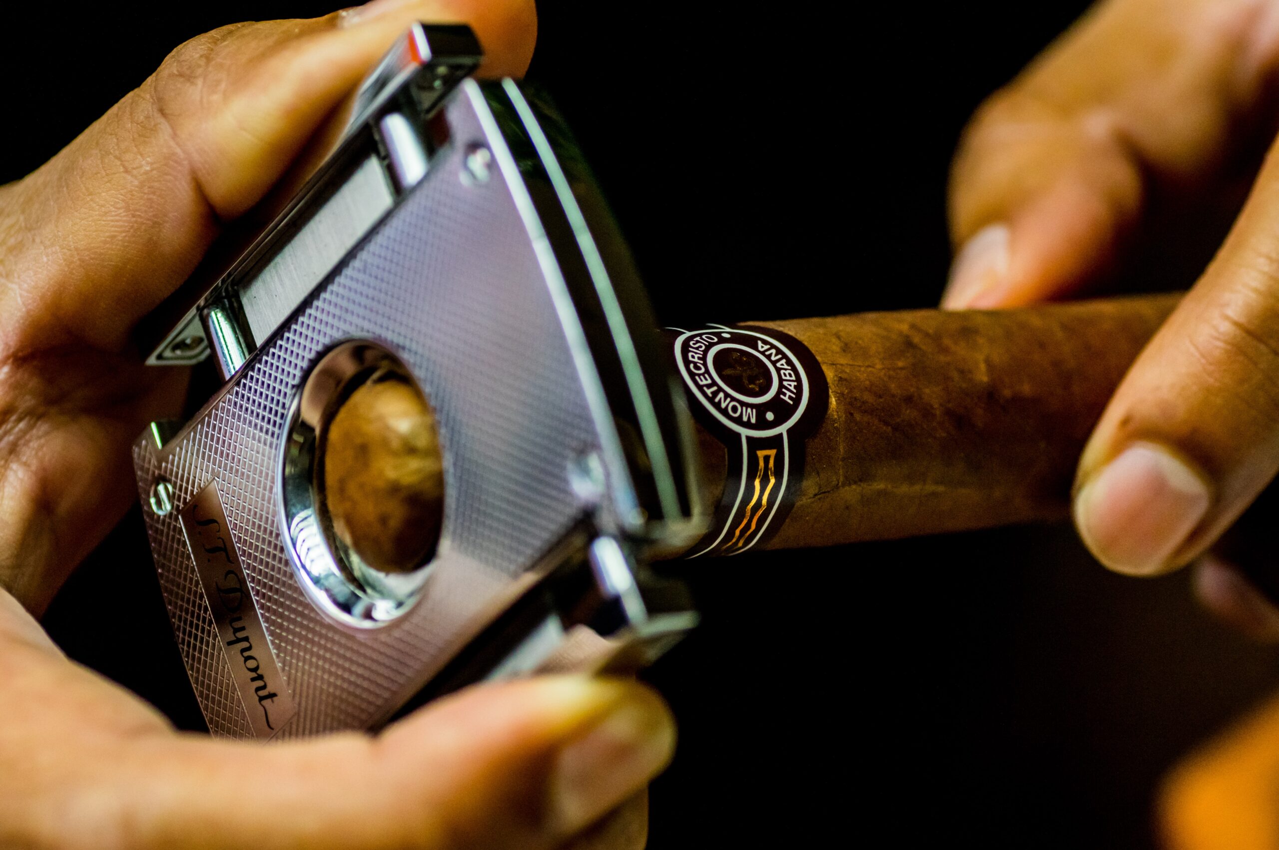 How To Use A Cigar Punch Cutter